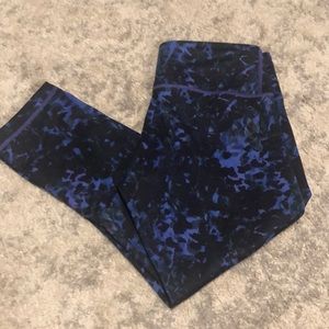 Lululemon wonder under crops